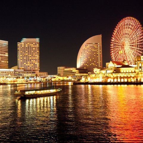 船から眺める花火や横浜の夜景は贅沢のなひととき♪