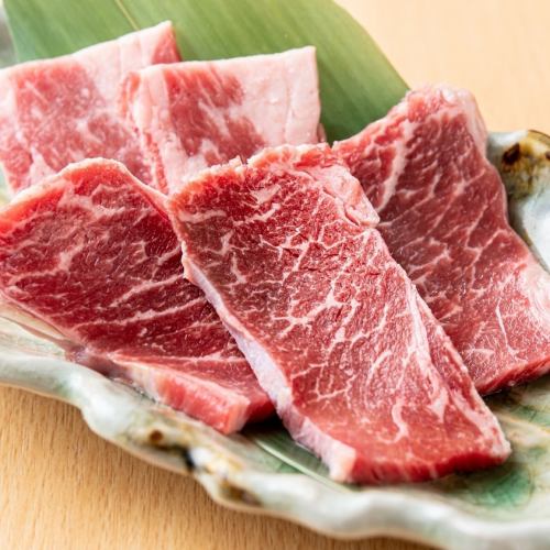 【広島名物を堪能】海鮮だけじゃない！肉料理も満載の当店でお酒が進む大人気の国産牛こうね炙り♪