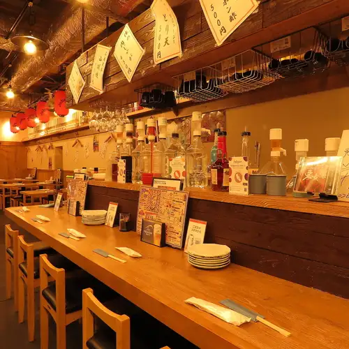 <p>おひとり様OK!カウンターも人気です!お早めにご予約を!!!厳選食材を、素材の旨さ際立つカウンターで♪</p>
