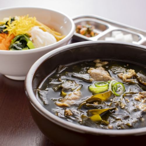 牛肉とわかめのスープ定食