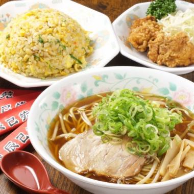 [Yakimeshi Ramen Set] Ramen can be selected from soy sauce flavor and tonkotsu flavor.880 yen (tax included)