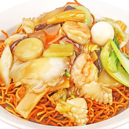 Fried noodles with thickened sauce