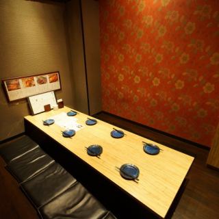 A digging-type semi-private room that can accommodate up to 8 people