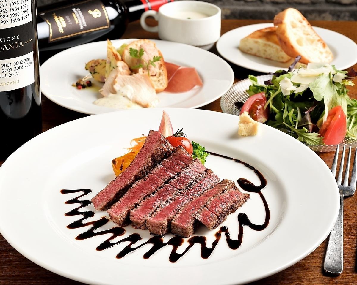 An 8-minute walk from Takayama Station! Enjoy the exquisite Hida beef and wine bar.