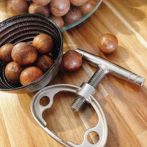 Unbaked shelled macadamia nuts
