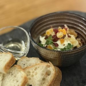 Mascarpone cheese with dried fruit