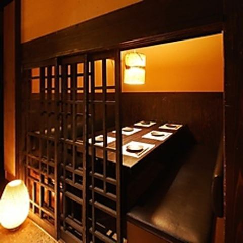 【厳選日本酒・明るいスタッフでおもてなし】スタッフ明るく、日本酒の知識も豊富にお客様のお食事に合った日本酒もオススメ出来ます。隠れ女番長によるおもてなしで食と空間を堪能して下さいませ!また、当店でしか飲めない、メニューには載ってない入荷困難な隠れメニューの日本酒もあります!日本酒好きにはたまりません