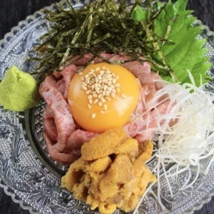 Luxury sea urchin meat yukhoe style