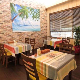 2名掛けテーブルになります!!気軽にご利用下さい♪