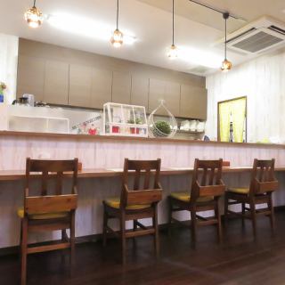 カウンターになります!!気軽にご利用ください♪