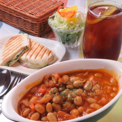 ポークビーンズとパニーニランチ《土日限定》