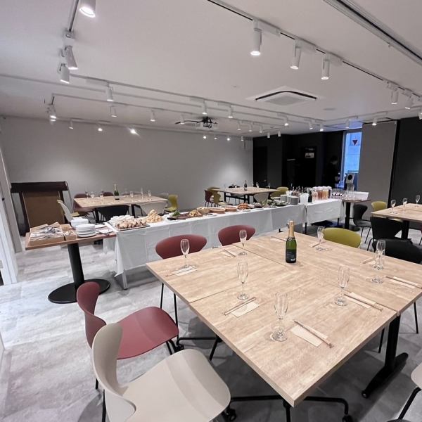 [Rental space on the 3rd floor] Can be used for various purposes such as event venue, wedding after-party, etc. Of course, parties and banquets are also welcome ◎ We will prepare food according to your budget ♪ If you are interested, please contact us by phone! The rental fee is 3,850 yen (tax included) for one hour on weekdays and 4,950 yen (tax included) for one hour on Saturdays.