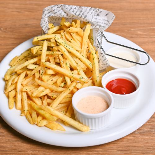 French fries (with 3 kinds of sauce)