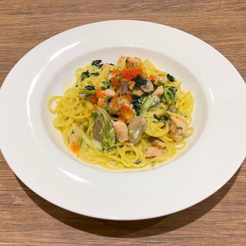 Pasta lunch (with bread)