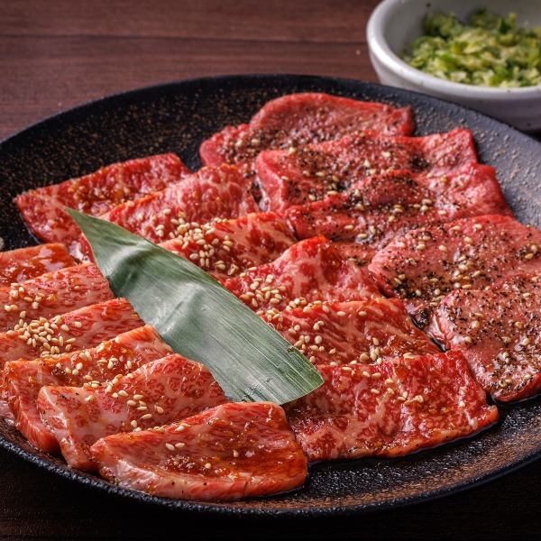 【烤肉拼盤（高級）】包含高級牛舌、高級仙台牛小排和高級仙台牛腰肉！