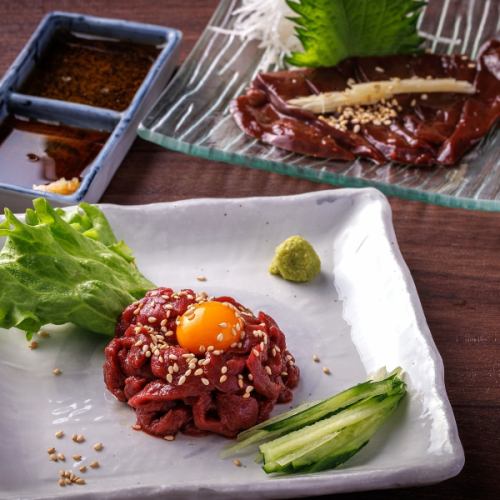 【馬肉燒肉&馬肝刺身】每份990日圓！