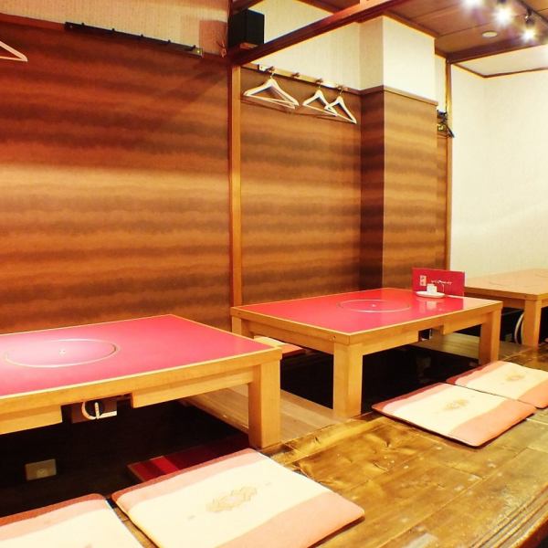 Digging tatami mat floor seats are perfect for banquets! Up to 19 people possible ♪ It is a home like space like Korean family