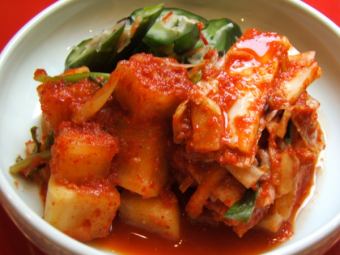 Modum kimchi (assorted 3 types of kimchi)