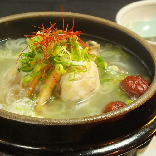 Samgyetang: Great medicinal effect on beauty and health ♪ It's really delicious and you can't taste it at other stores ☆