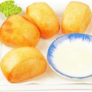 Spring rolls (2) / Fried mantle with condensed milk (4) / Sesame dumpling (3)