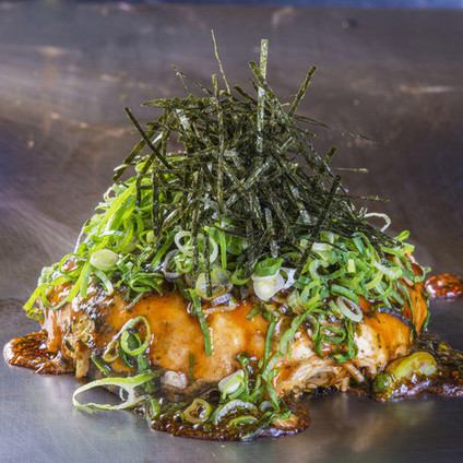 [People-friendly] Okonomiyaki with lots of oysters!