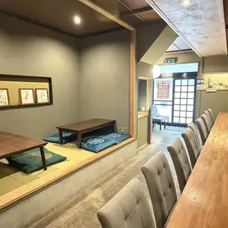 We have a total of 17 seats and can accommodate private bookings for up to 20 people.Enjoy special banquets and parties in a cozy, home-like atmosphere.Enjoy a lively time without worrying about others, along with our 2-hour all-you-can-drink plan.
