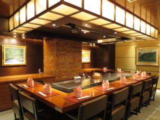 VIP ROOM(3名様～10名様）10,000円The private room fee for the reservation is 10000yen.
