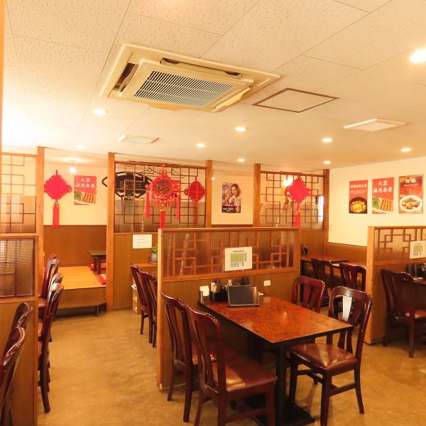 【広々空間は、シーンを選ばずご利用いただけます】広々とした店内には、テーブル席・ボックス席・お座敷と様々な席タイプをご用意。どのお席も少人数から大人数まで柔軟に対応可能ですので、シーンを選ばずご来店いただけます！
