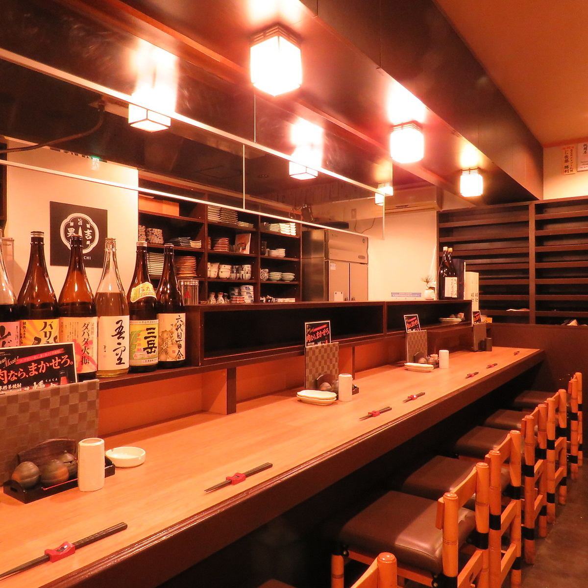 Counter seats are also available, and one person is welcome ♪