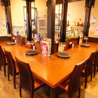 Counter seats are recommended for Yakiniku date! As you can sit side by side, meat will also advance and conversation will be fun ☆ Enjoy conversation with the store ♪