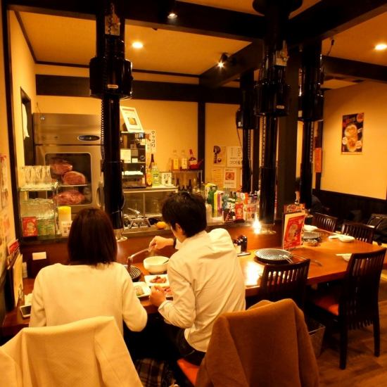 How about a yakiniku date while sitting shoulder to shoulder at the counter seats?