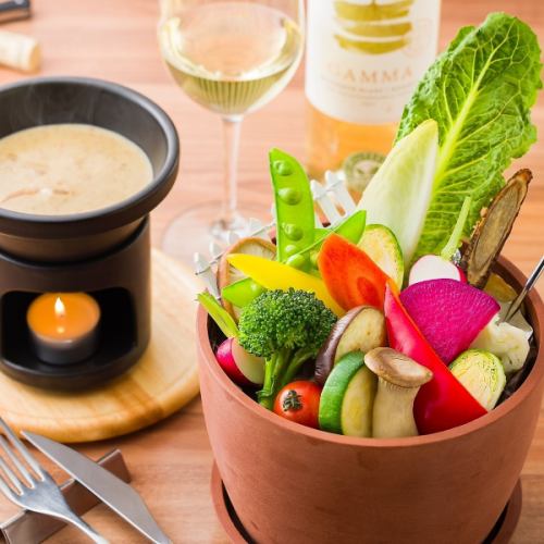 用农家蔬菜制作的蟹味噌bagna cauda