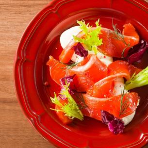 季節野菜のムースとサーモンマリネ