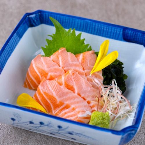 甲斐サーモンの刺身