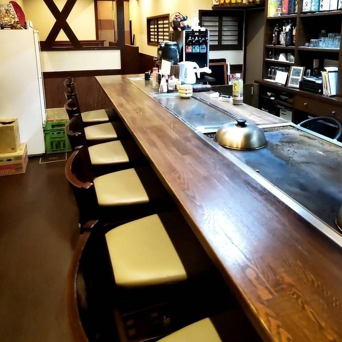 店主がつくるふわふわのお好み焼きが人気！