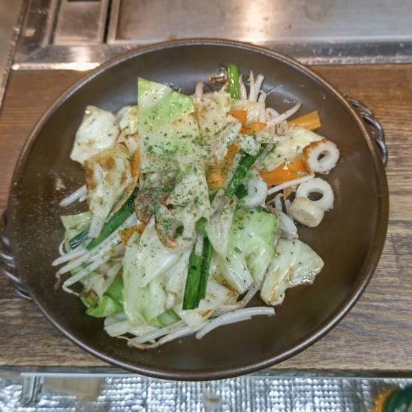 【人気】ホルモンの野菜炒め