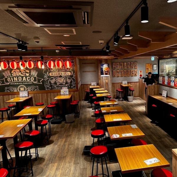 【レイアウトは自由自在】お仕事帰りのサク飲みはもちろん、大人数でのご宴会や2次会、女子会、ママ会等様々なシーンでご利用いただけます♪