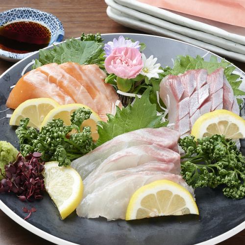 我們以壽司、刺身和新鮮海鮮為榮!菜單豐富多樣。