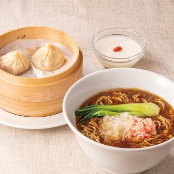 蟹肉入りふかひれ湯麺＆小籠包セット