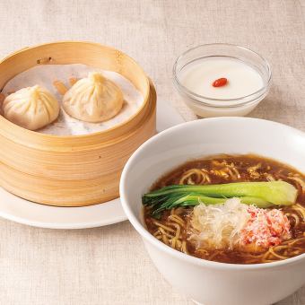 蟹肉入りふかひれ湯麺&小籠包セット