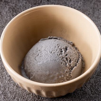 宇治抹茶アイス/鉄釜焙煎黒ごまアイス