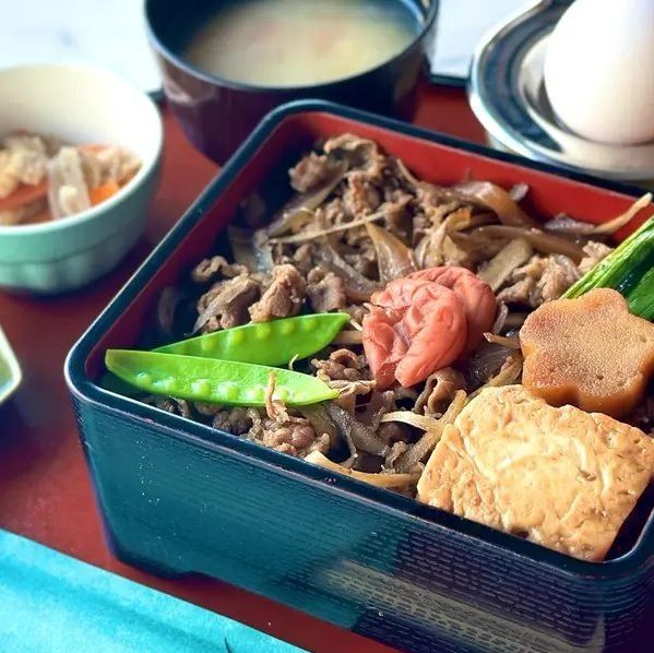 【コク深い牛肉をご賞味あれ！】すき焼き重