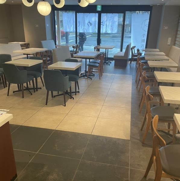 当店は食事をゆっくりと楽しめる心地よい空間をご提供しています。落ち着いた雰囲気の中で、友人や家族と会話を楽しみながら、美味しいお料理をお召し上がりいただけます。ぜひご利用ください。