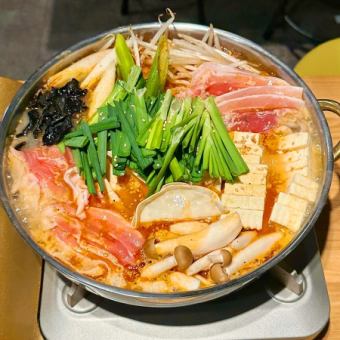 【忘新年会】旨辛の赤鍋コース2H飲み放付★迷ったらコレ★特製旨辛鍋と逸品《全5品》4500円