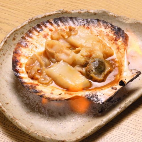 Grilled scallop 1000 yen (tax included)