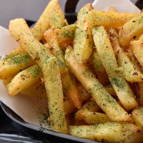 Heaping garlic potato fries