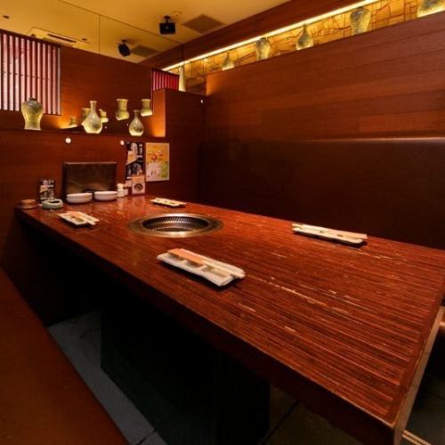 [BOX type table seats] Small to 7 people.Please enjoy the feeling of privacy.The table seats with a large backrest are long seats like a sofa.You can use it spaciously while enjoying the feeling of a private room.Recommended for group banquets and family meals.Have a nice time in Daisen.