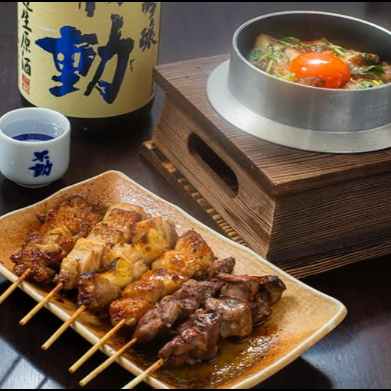 ゆったりした店内でこだわりの焼き鳥や釜飯を楽しめます♪