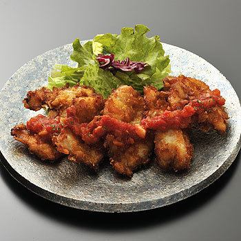 Crispy fried chicken with spicy tomato sauce