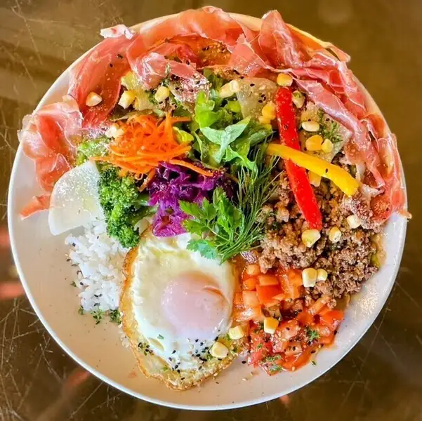 【当店名物！】茶屋のタコライス&生ハム 1600円(税込)